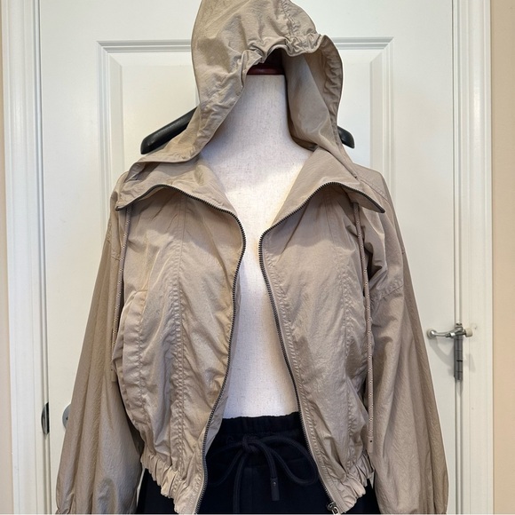 Weekend Max Mara Tan Hooded Taffeta Bomber Jacket. New. Never worn - Picture 10 of 16